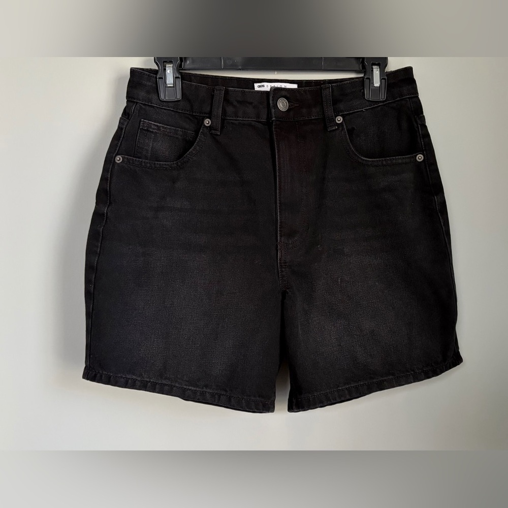 ASOS DESIGN Women's Relaxed Black Wash Denim 'Dad' Shorts, Size 4